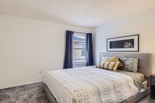 Heroes & Wizards Villa, Queen bed bedroom with flat screen TV