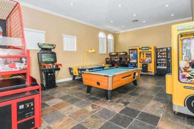 Heroes & Wizards Villa, Resort arcade and game room