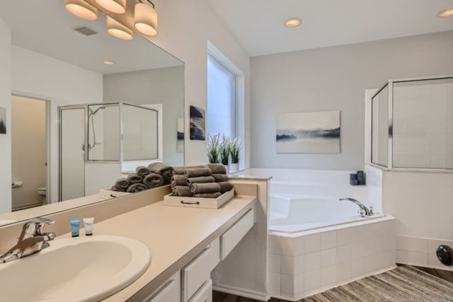 Heroes & Wizards Villa, Master bathroom with tub and shower