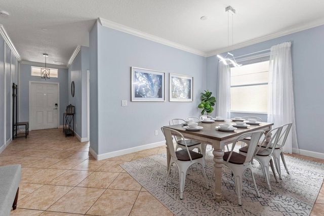 Pixel & Pixie Retreat, Dining area attached to large living room.