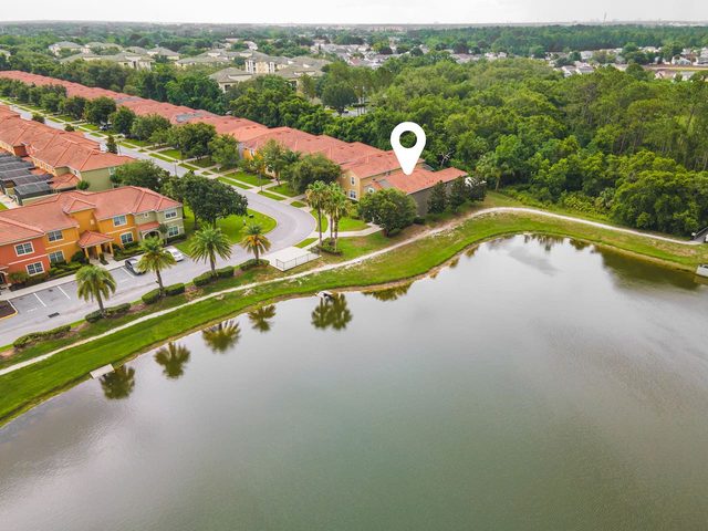 Pixel & Pixie Retreat, Directly lakeside and and a quick walk to the clubhouse!