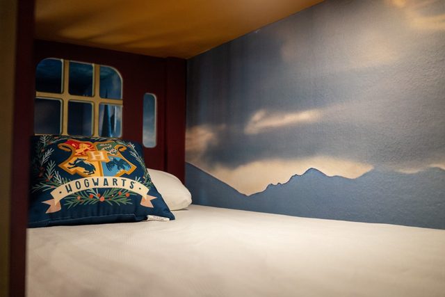 Adventure Kingdom Estate, Hogwarts Bed Detail