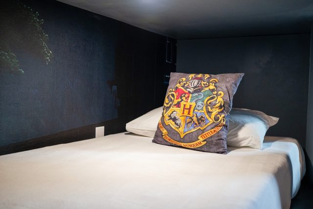 Adventure Kingdom Estate, Hogwarts King Bed