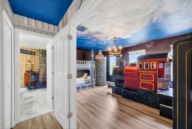 Adventure Kingdom Estate, Hogwarts Entry