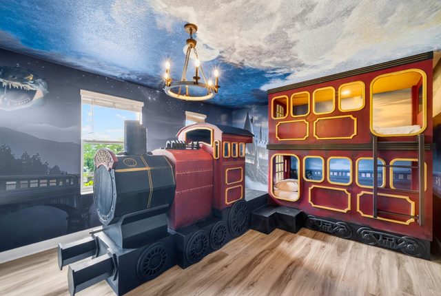 Adventure Kingdom Estate, Hogwarts Train Bunk