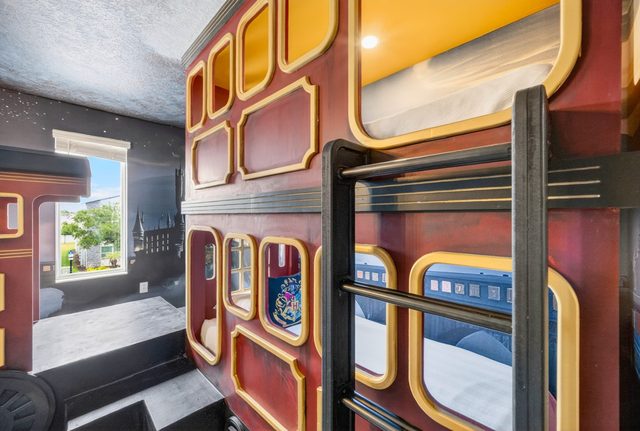 Adventure Kingdom Estate, Hogwarts Carriage Detail