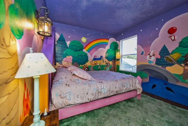 Wonderlands & Wizards Villa, The Animal Crossing Room with Queen Size Bed (Shared bathroom)