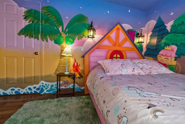 Wonderlands & Wizards Villa, The Animal Crossing Room with Queen Size Bed (Shared bathroom)