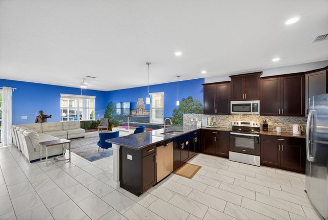 The Magic Kingdom, Open Kitchen and Living
