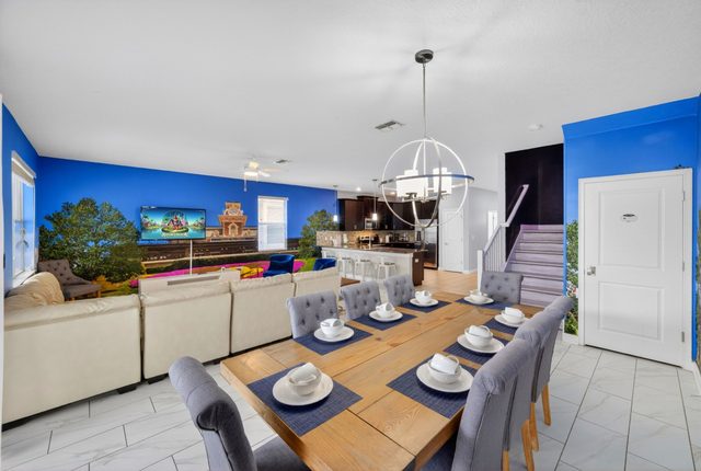 The Magic Kingdom, Dining and Living Flow