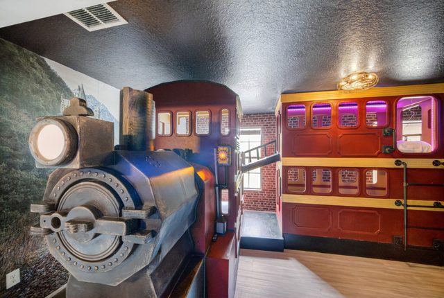 The Magic Kingdom, Hogwarts Train Bunks