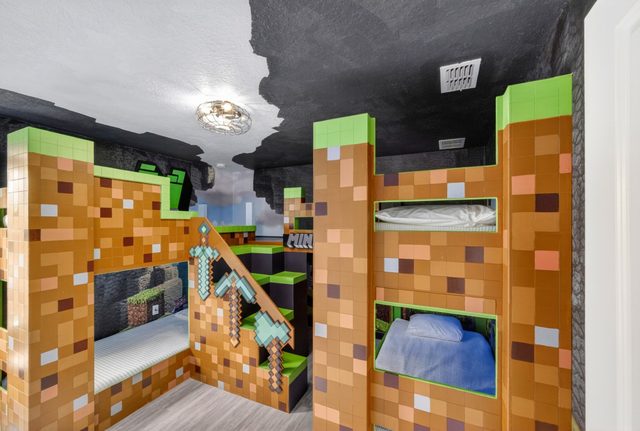 The Magic Kingdom, Minecraft Bunk Design