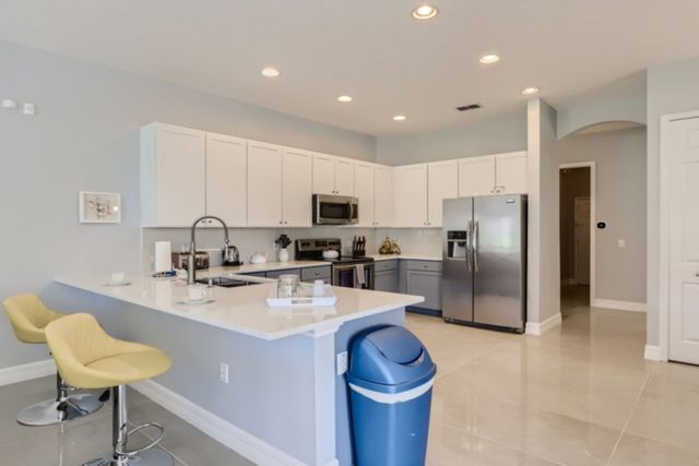 The Marvel Mansion, Fully equiped kitchen with eat in kitichen table and bar that seats four 2