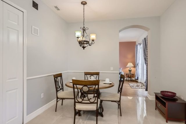 The Marvel Mansion, Fully equiped kitchen with eat in kitichen table and bar that seats four 2