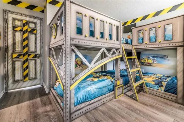 The Minion Mansion, Minions themed room with three bunks and six beds!