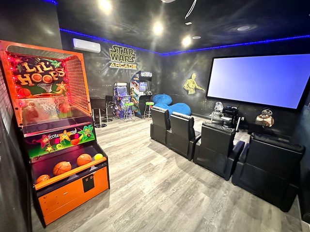The Minion Mansion, themed vacation villa near Disney