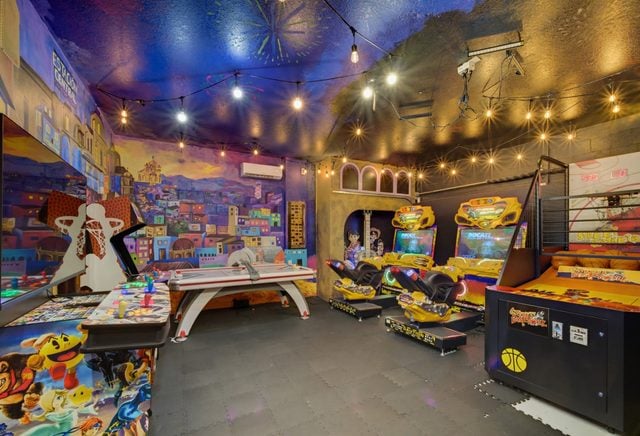 The Pixar Palace, Arcade Game Room