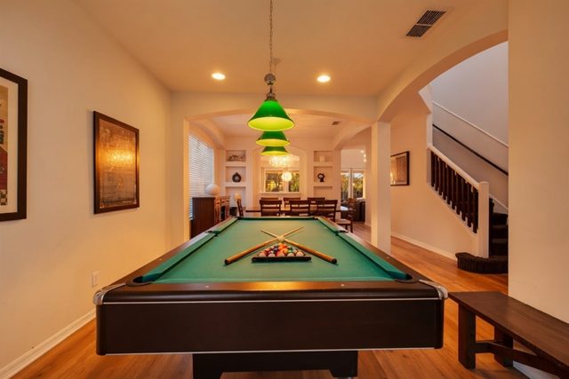 The Playtime Universe, La Isla Billiards Room