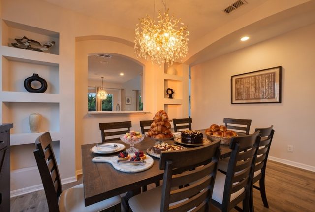 The Playtime Universe, La Isla Formal Dining